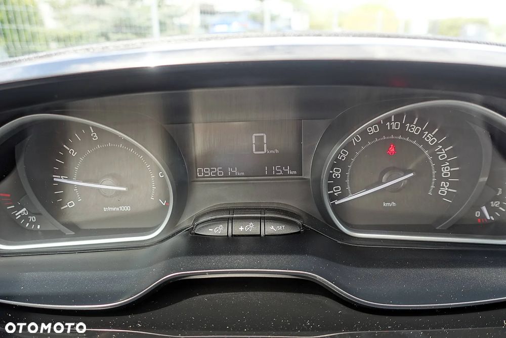 Peugeot 208 82 PureTech Style - 17
