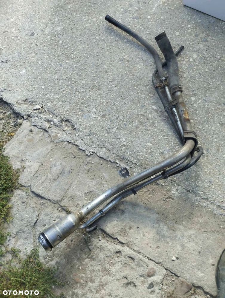 sprzedam rurę wlewu paliwa do forda c-maxa mk2 1.0 benzyna ecoboost - 1