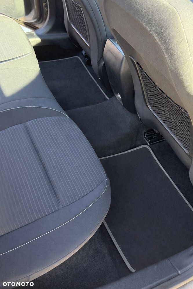 Ford Focus 1.0 EcoBoost Titanium Business - 32