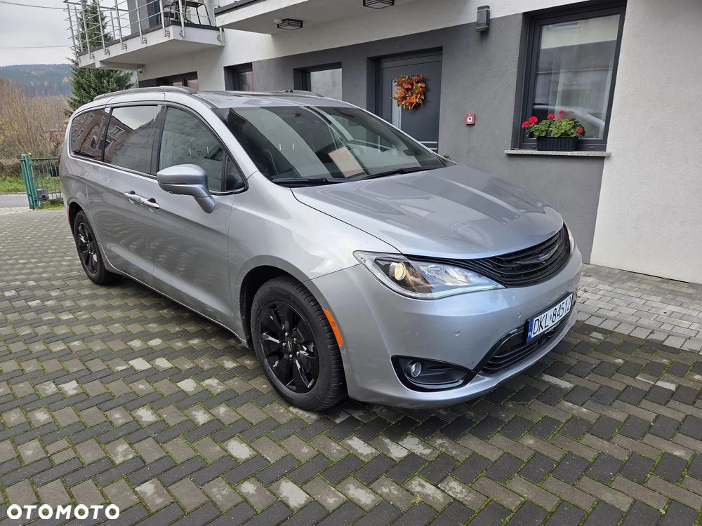 Chrysler Pacifica - 2