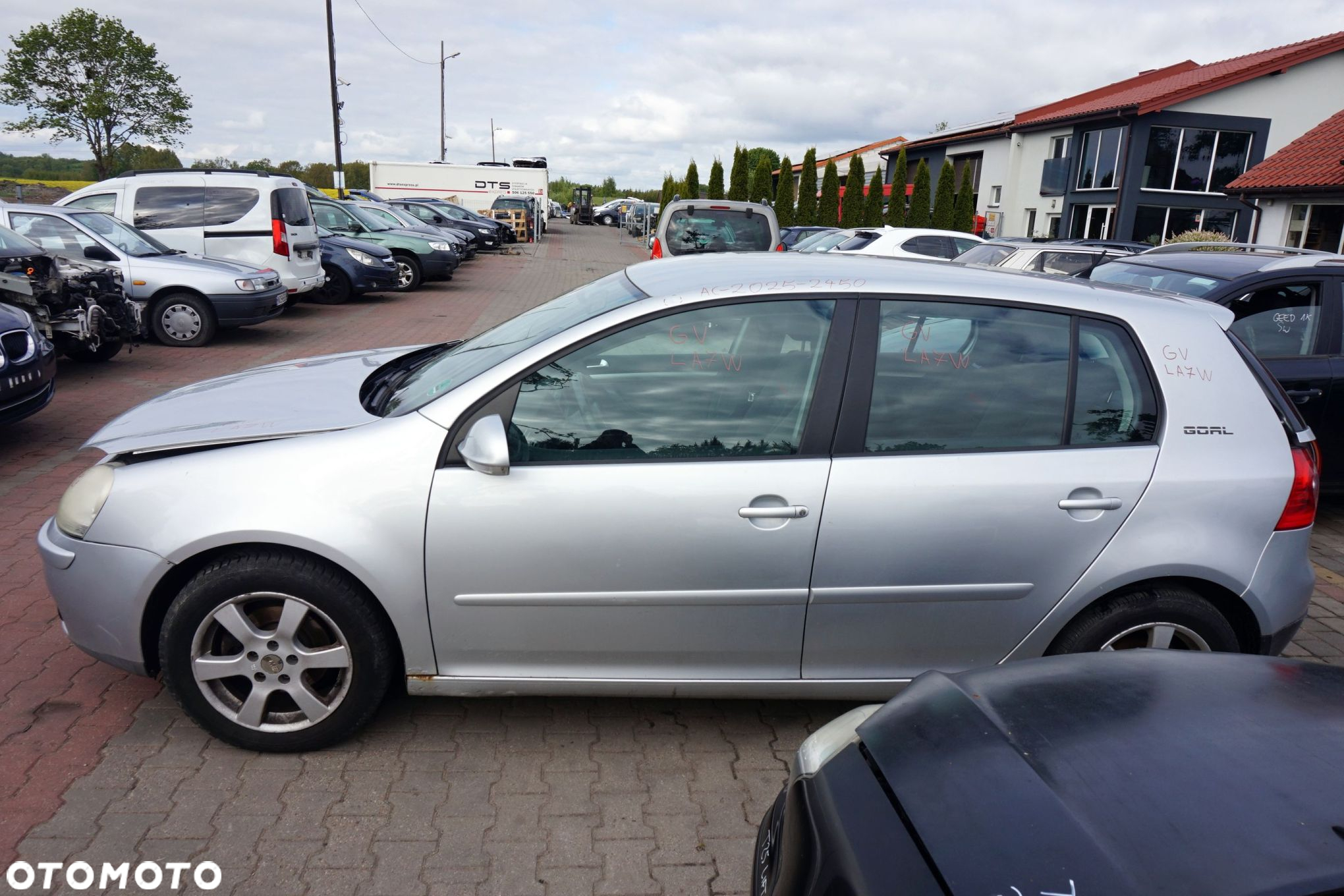 VOLKSWAGEN GOLF V 5D HB 2006 LA7W 1.6 8V BSE 102KM FVH SREBRNY na części - 2