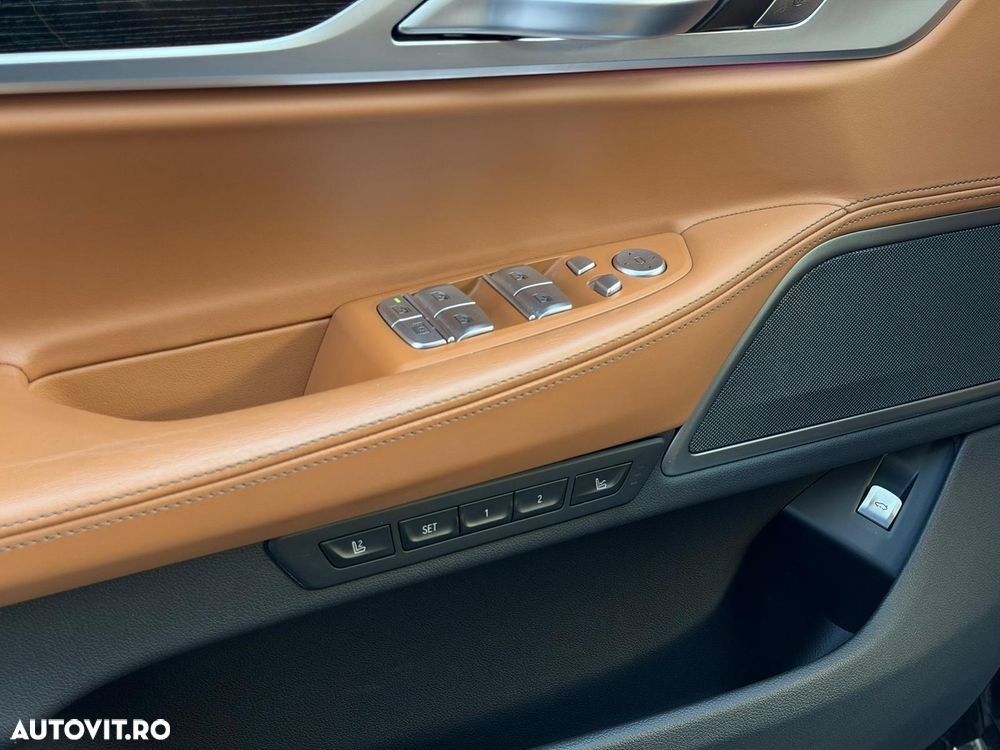 BMW Seria 7 750i xDrive - 18