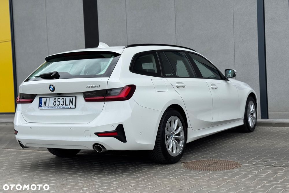 BMW Seria 3 318d mHEV - 27