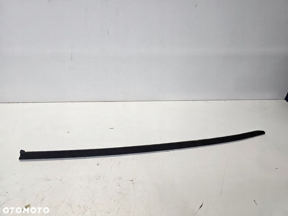 LISTWA ZBIERAJĄCA SZYBY CZOŁOWEJ PRAWA AUDI A5 8T 8T0854328