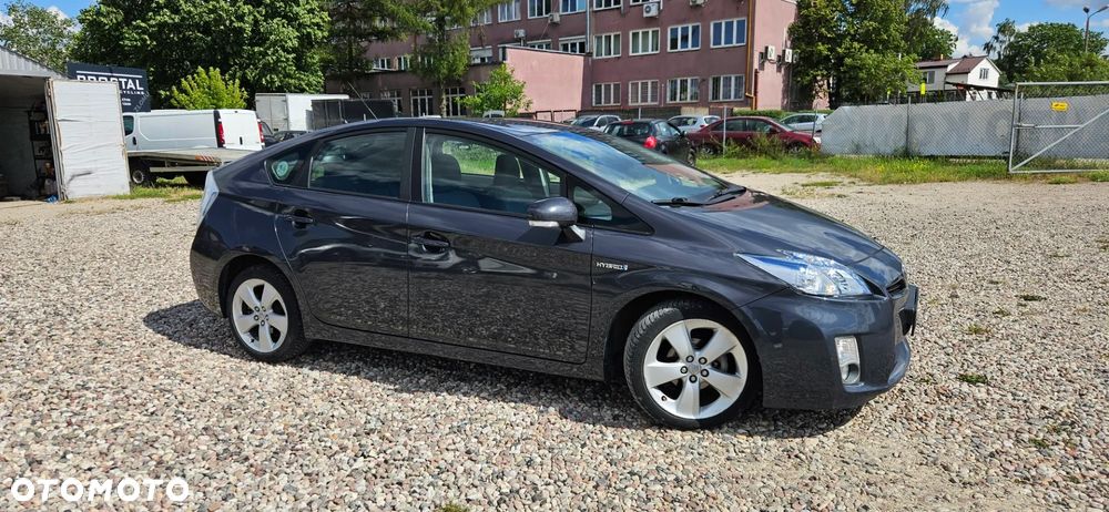 Toyota Prius (Hybrid) - 11