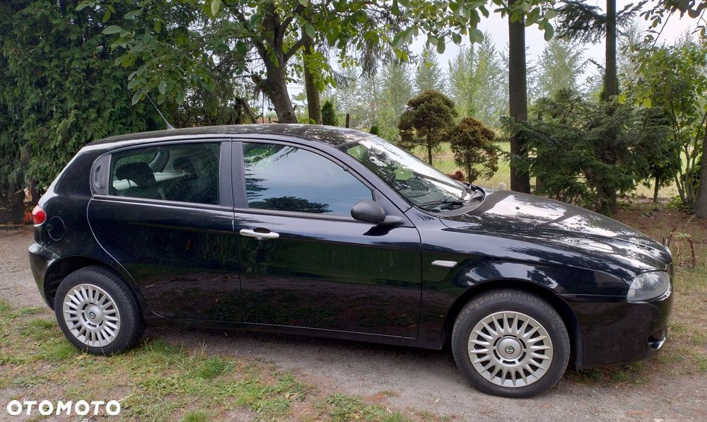 Alfa Romeo 147 1.6 Twin Spark Distinctive - 4