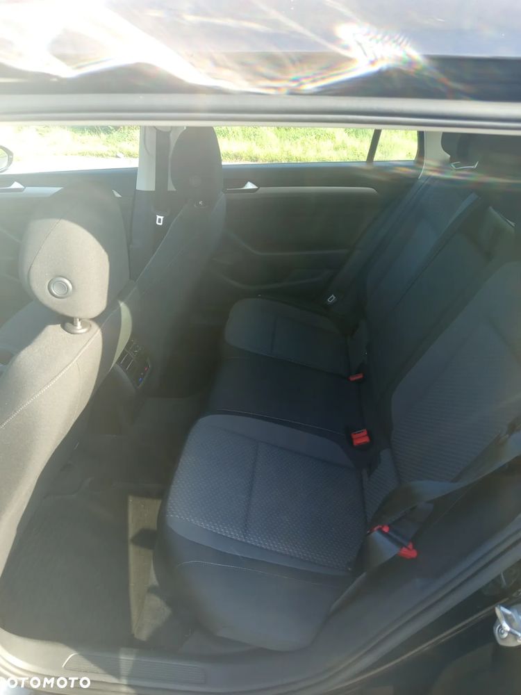 Volkswagen Passat 2.0 TDI SCR Trendline - 12