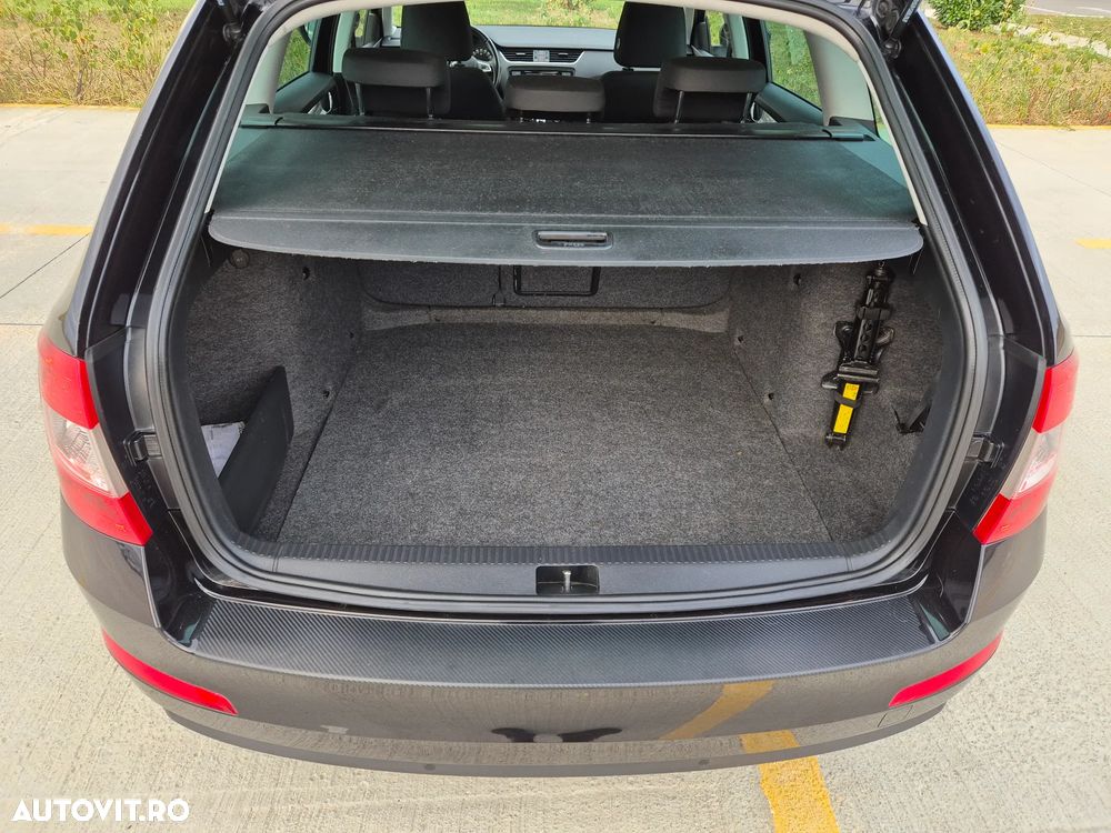 Skoda Octavia Combi 2.0 TDI DPF RS - 16