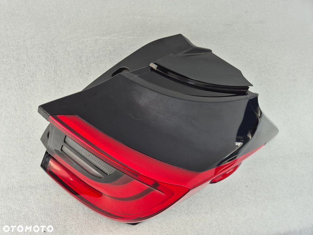 Lampa prawy tył prawa tylna Toyota Yaris IV 4 - 4