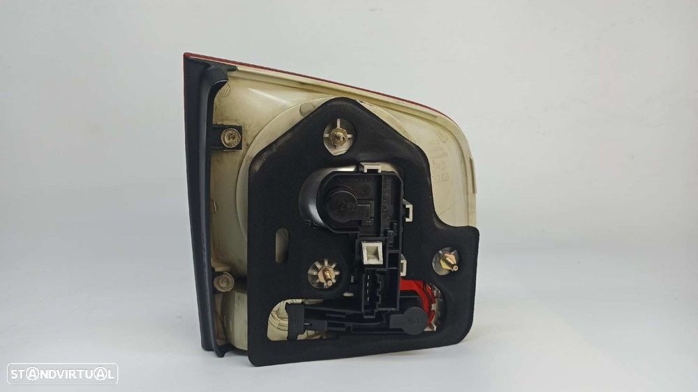 FAROLIM TRASEIRO DIREITO VOLKSWAGEN TOUAREG (7LA) TDI R5 - 8