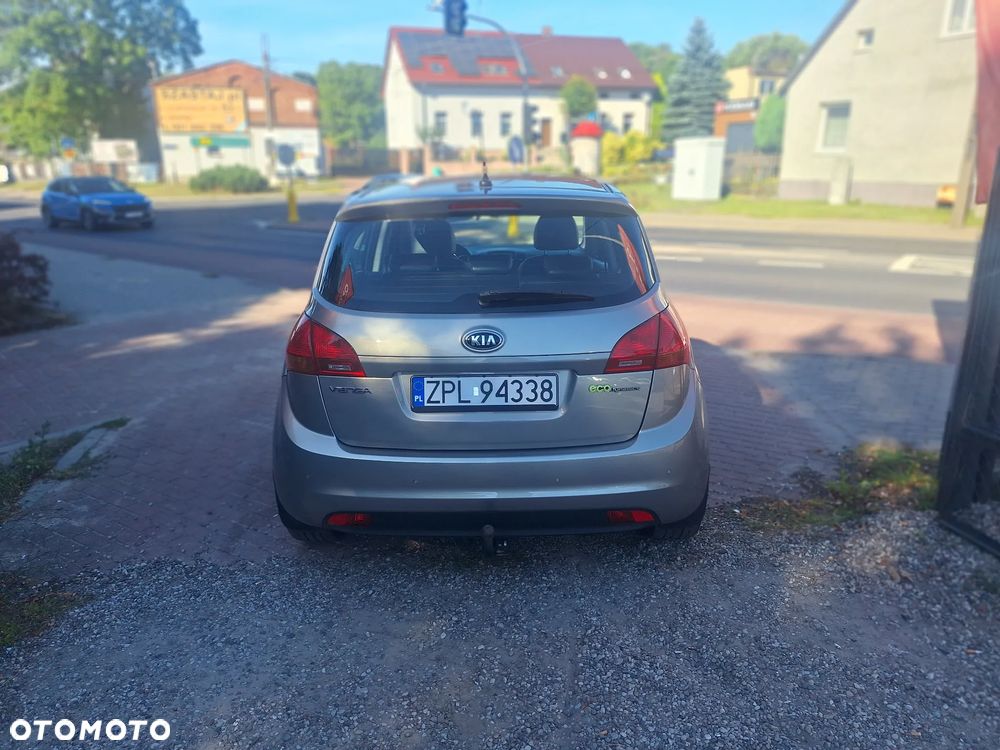 Kia Venga - 12