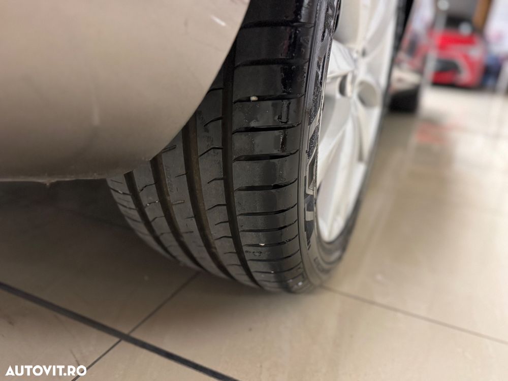Volkswagen Passat 2.0 TDI Highline - 37
