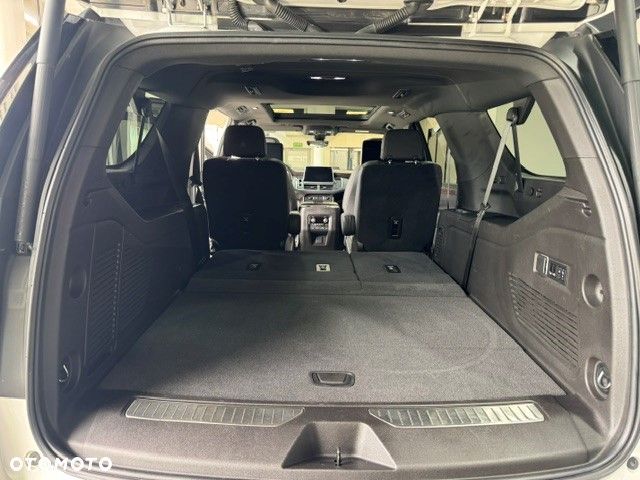 Chevrolet Suburban - 25