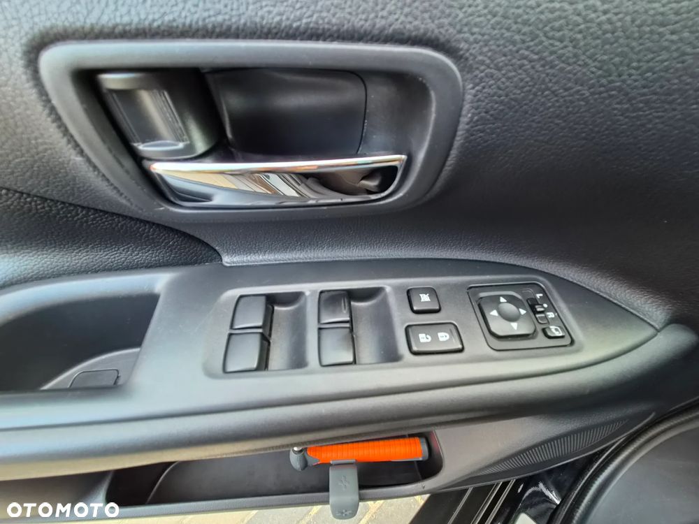 Mitsubishi Outlander - 31