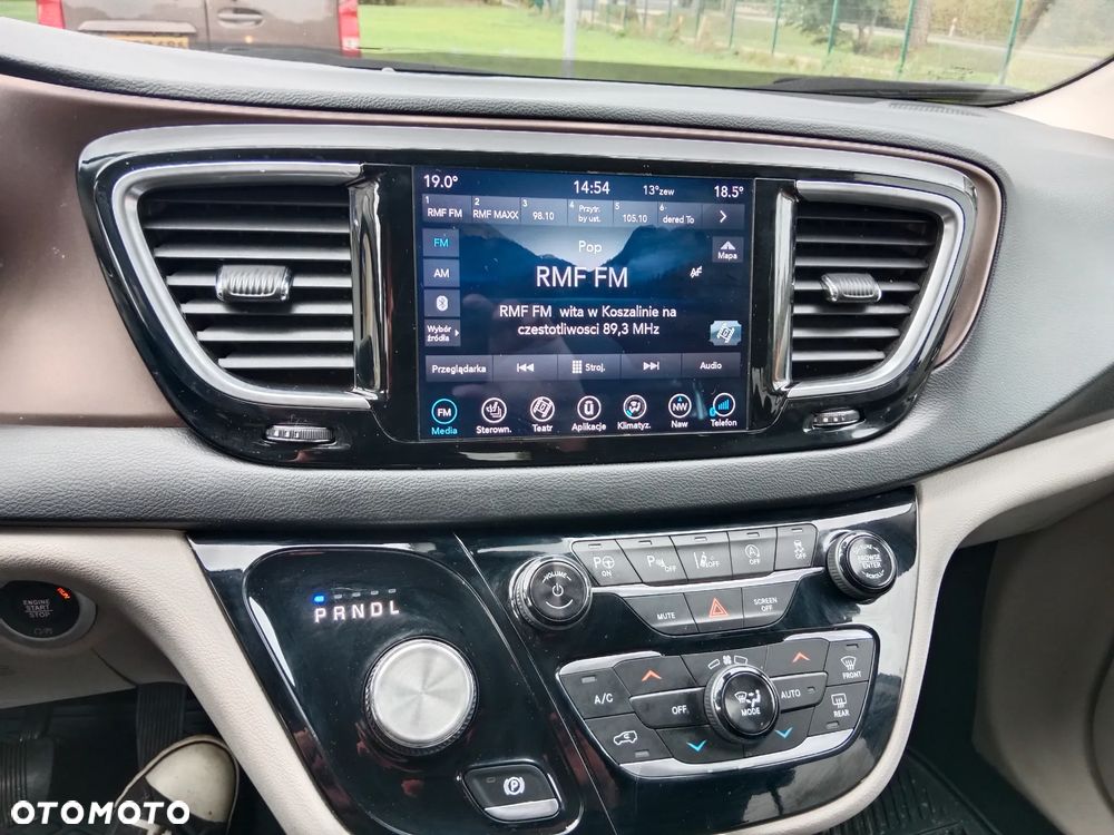 Chrysler Pacifica - 17