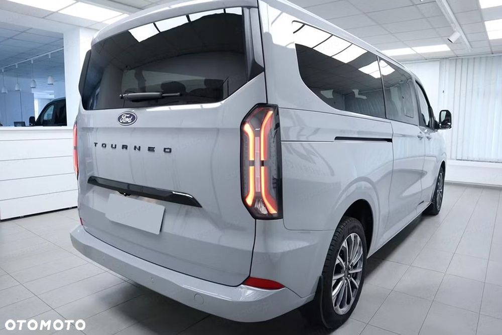 Ford Tourneo Custom - 6