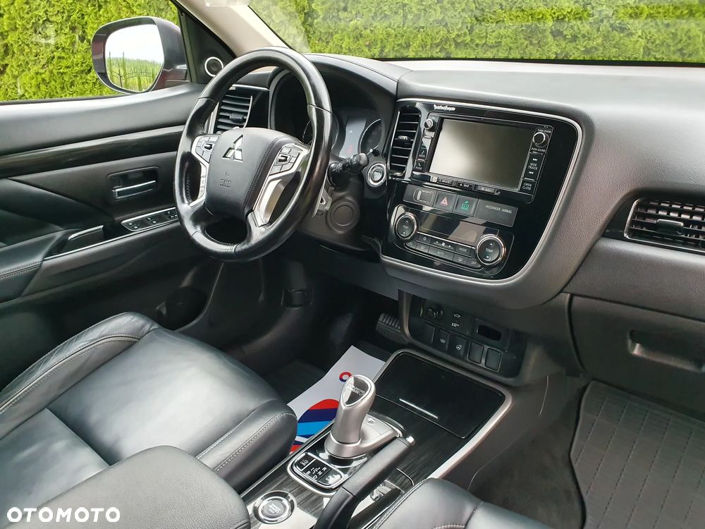 Mitsubishi Outlander PHEV Instyle NAVI + - 17