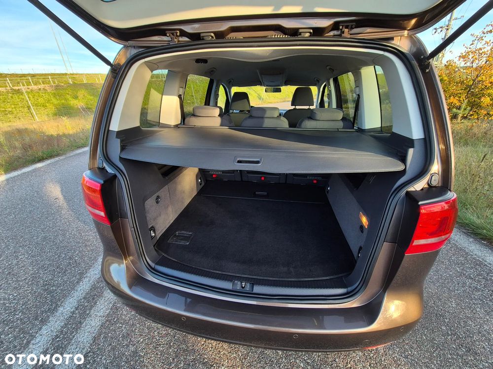 Volkswagen Touran - 19