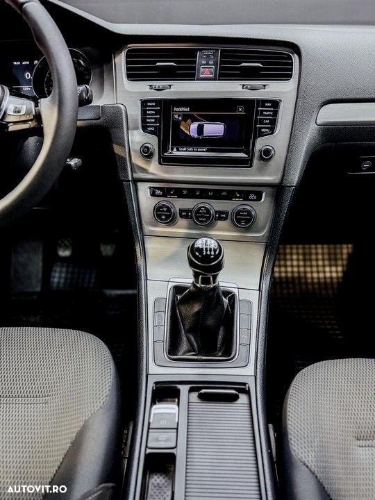 Volkswagen Golf 1.6 TDI BlueMotion Technology Comfortline - 14