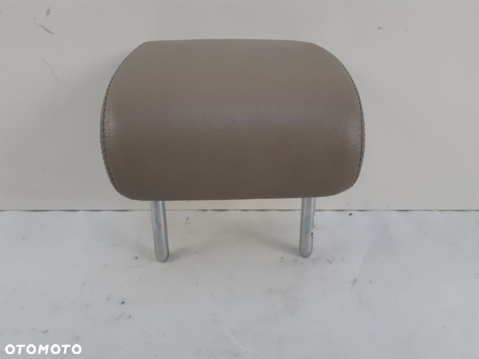 RANGE ROVER VELAR ZAGŁÓWEK TYŁ ŚRODEK