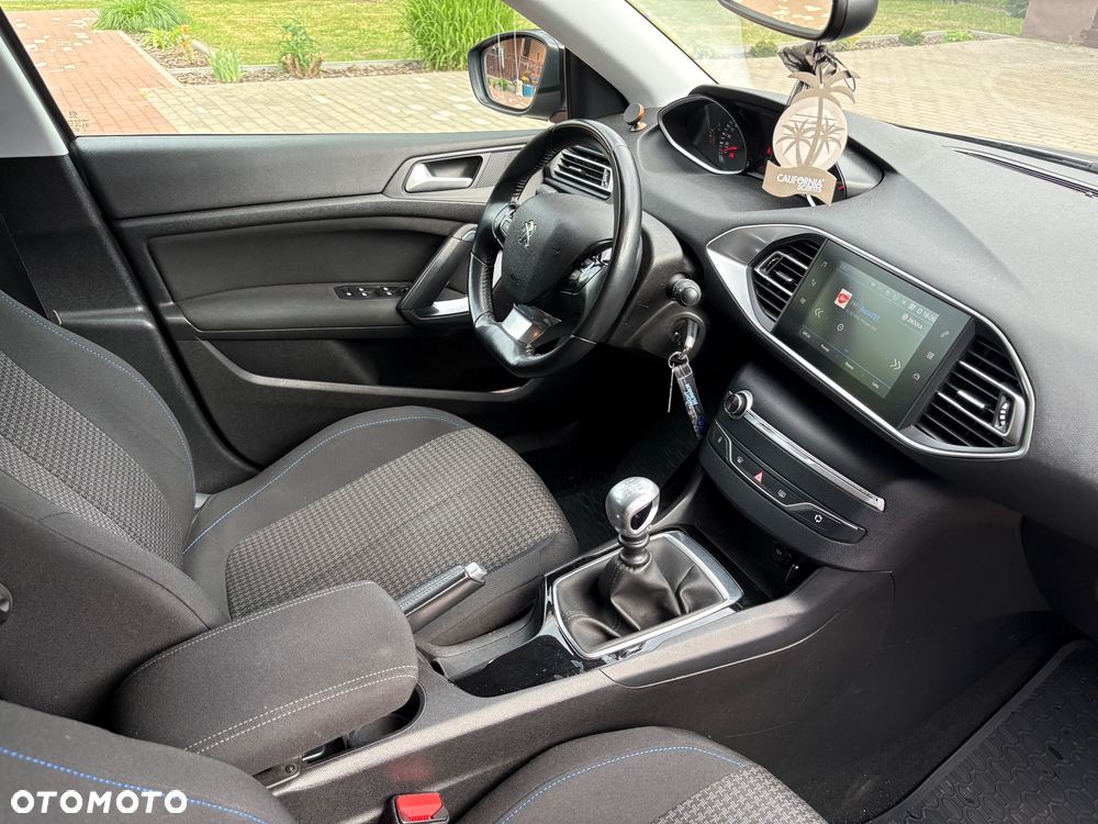 Peugeot 308 - 8