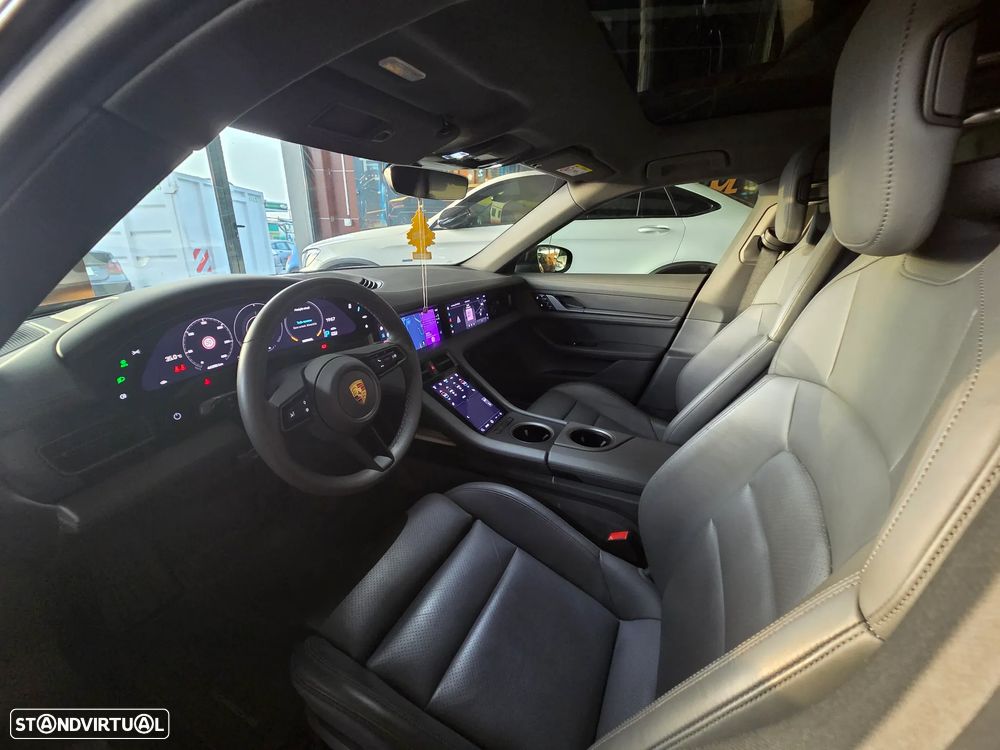 Porsche Taycan 4S bateria Performance Plus - 17