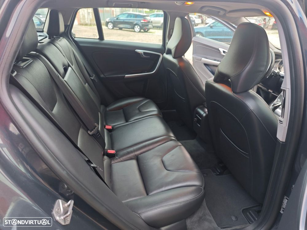 Volvo V60 2.0 D4 Summum Geartronic - 12