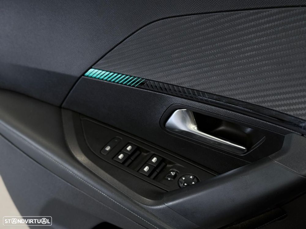 Peugeot 2008 1.2 PureTech Allure - 23