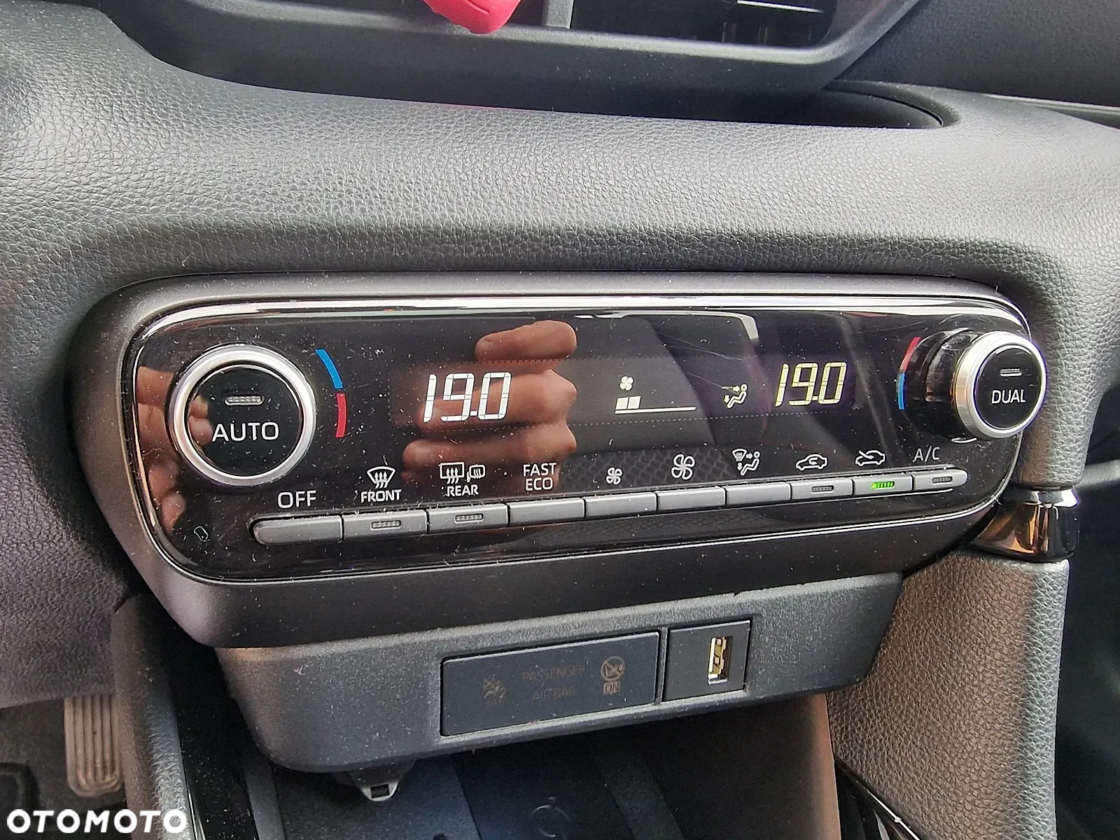 Toyota Yaris Hybrid 1.5 Premiere Edition - 17