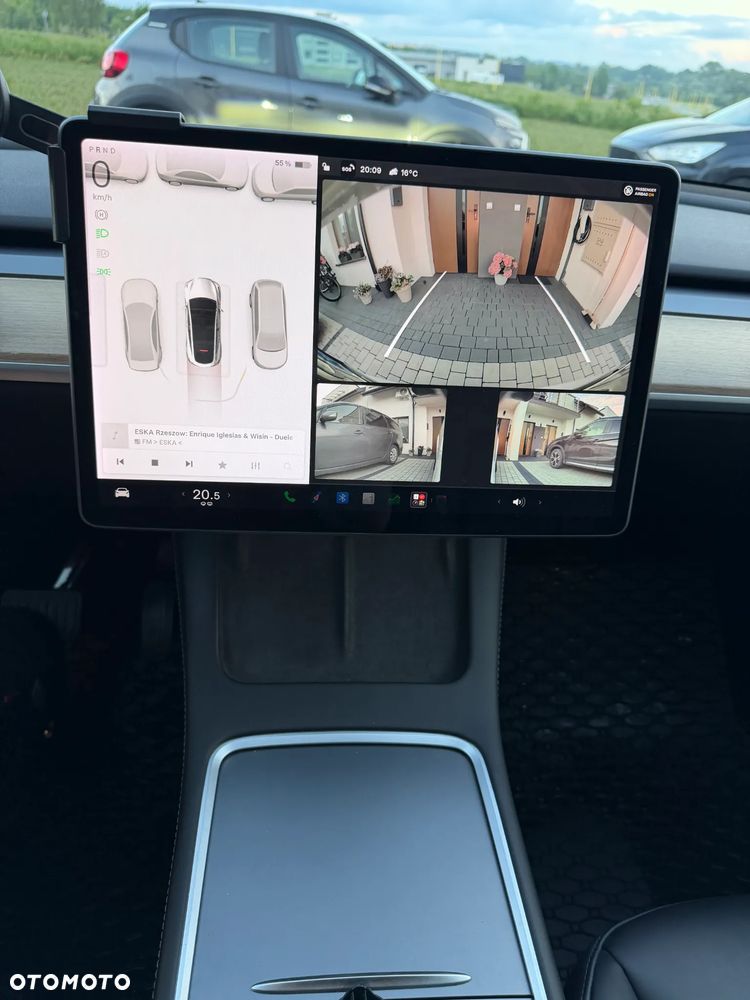 Tesla Model Y Long Range AWD - 35