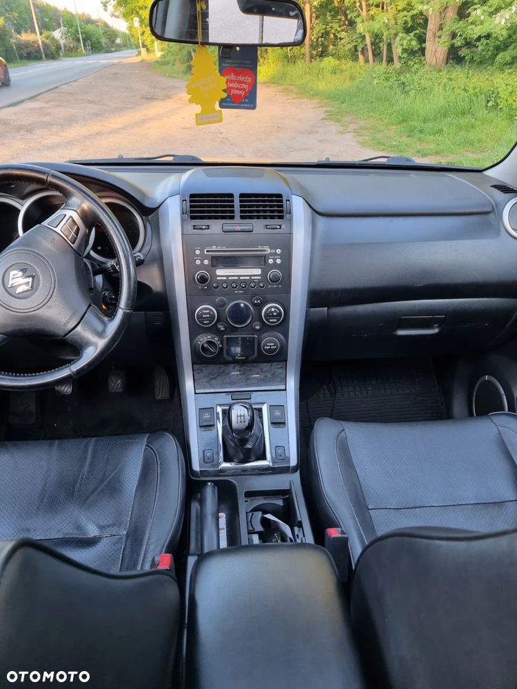 Suzuki Grand Vitara 2.4 De Luxe - 8