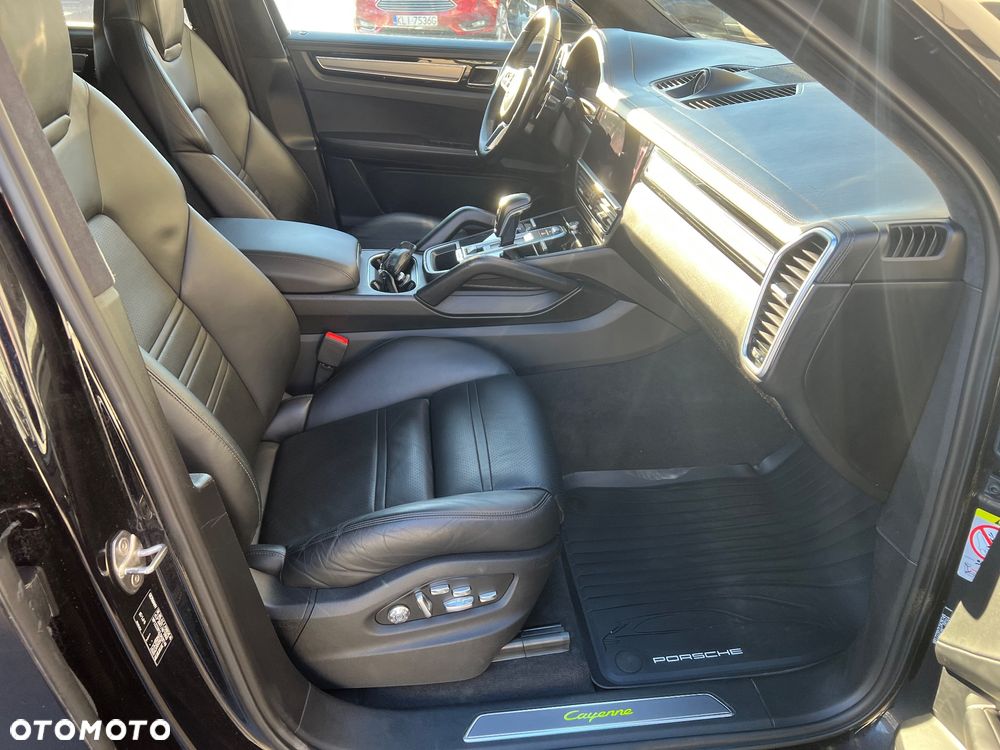 Porsche Cayenne E-Hybrid Tiptronic S Platinum Edition - 24