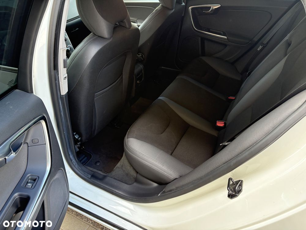 Volvo V60 T4 Geartronic Powershift Momentum - 20
