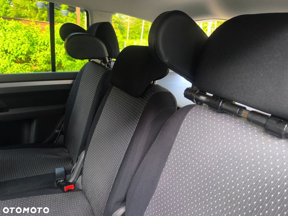 Volkswagen Touran 2.0 TDI DPF Trendline - 11