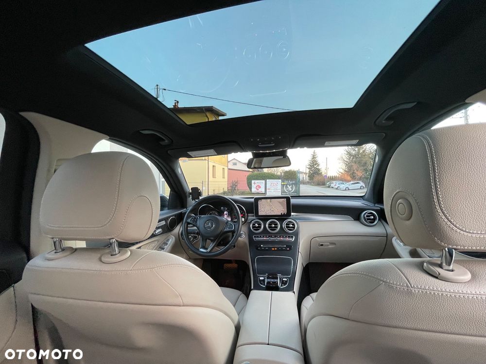 Mercedes-Benz GLC 300 4Matic 9G-TRONIC AMG Line - 32