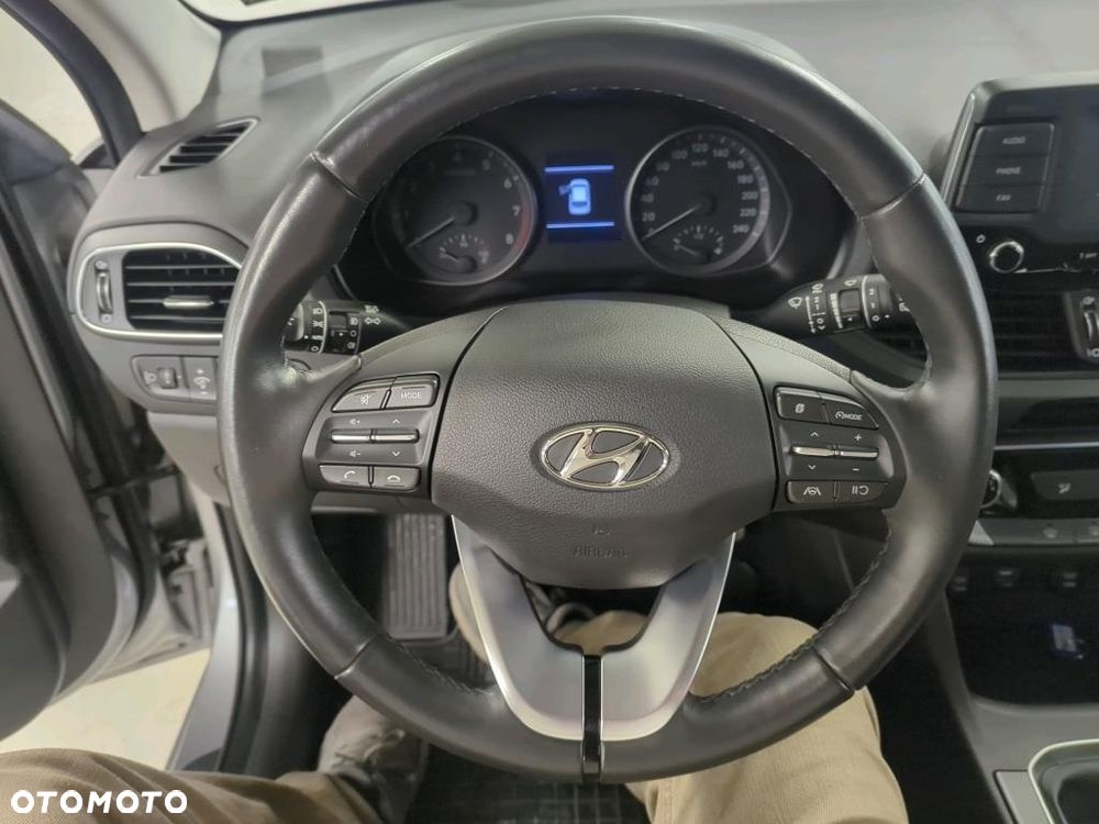Hyundai i30 1.5 DPI Classic + - 10