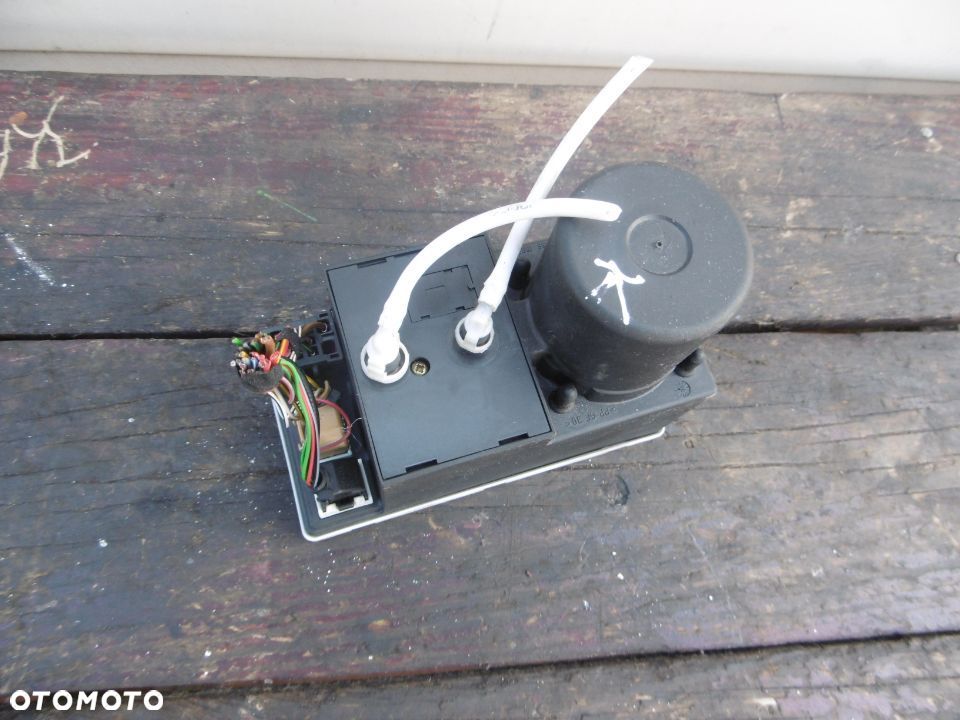 Pompka centralnego zamka AUDI A3 A4 8L0862257K - 1