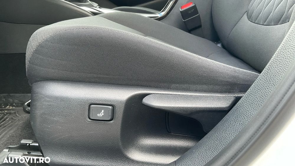Toyota Corolla 1.8 HSD Business - 19