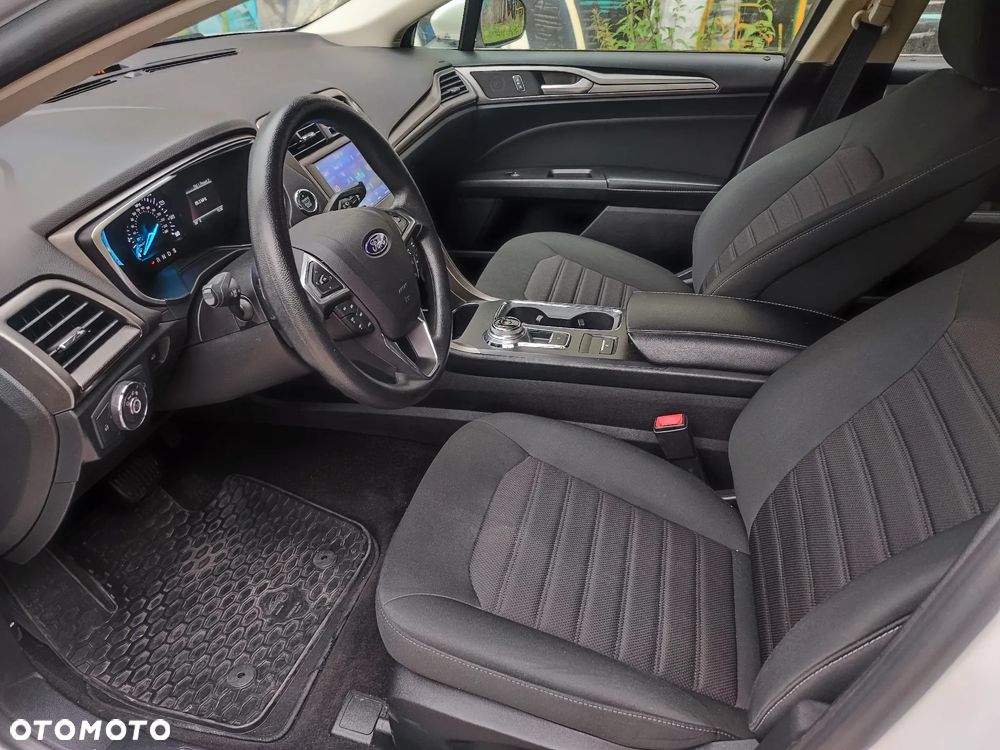 Ford Fusion - 9