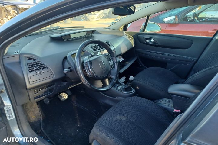 Far dreapta Citroen C4 1 [2004 - 2008] Hatchback 5-usi 1.6 HDi MT (10 - 8