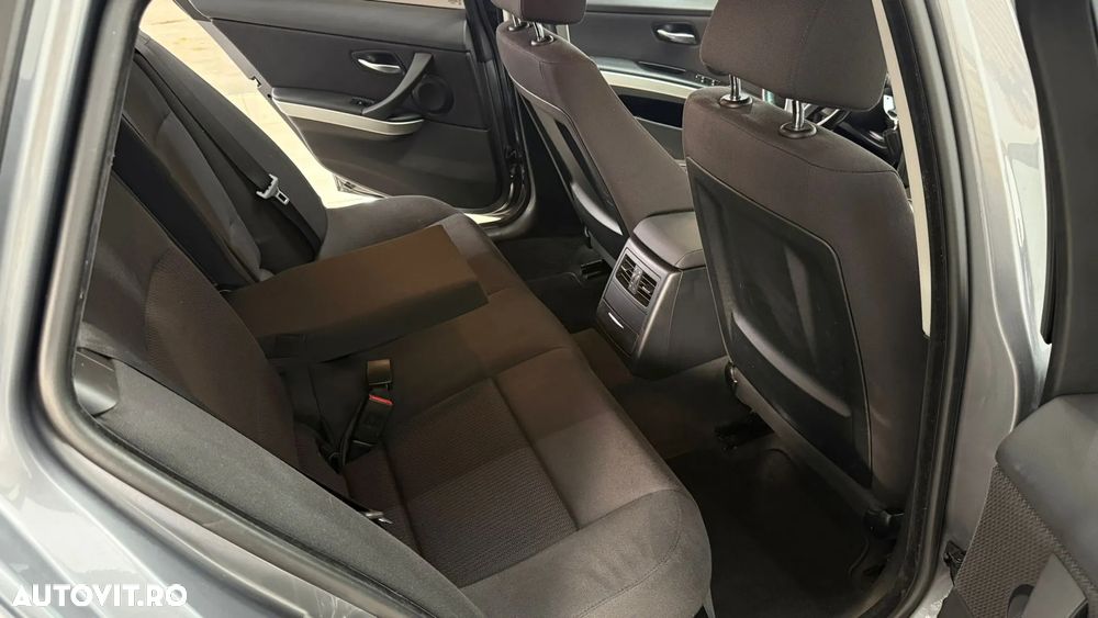 BMW Seria 3 320d DPF Touring - 19