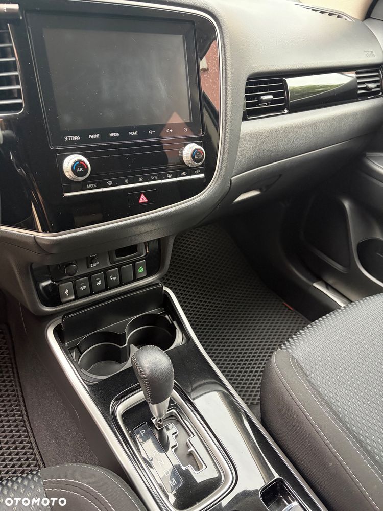 Mitsubishi Outlander 2.0 Instyle SDA 4WD CVT - 19
