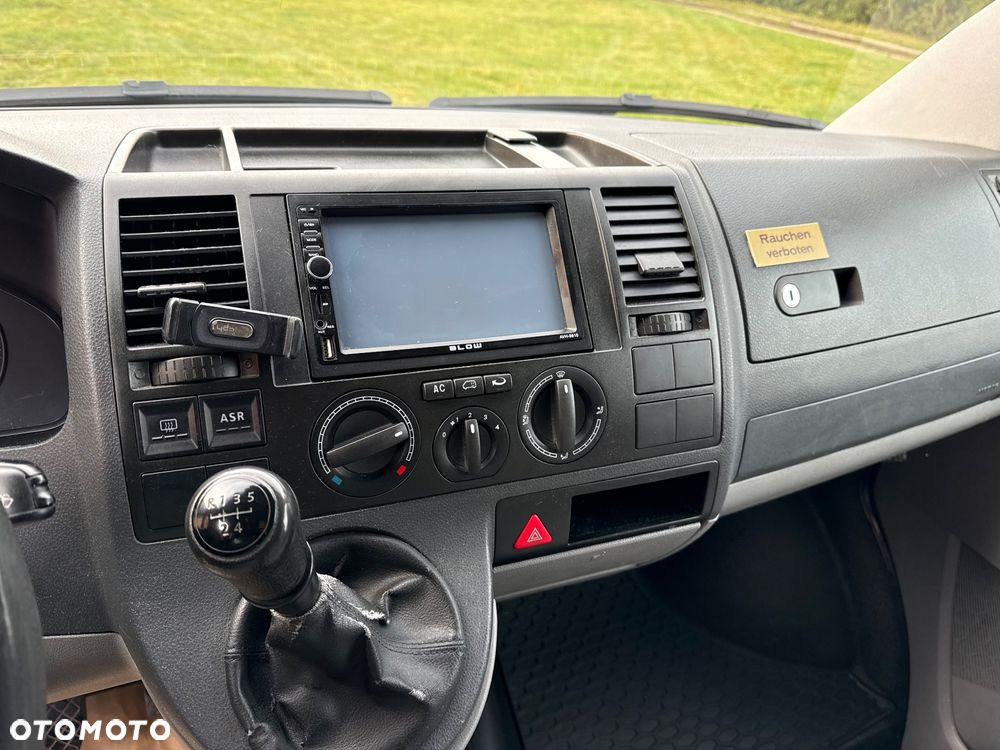 Volkswagen Caravelle - 13