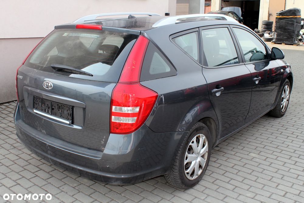 Kia Ceed 1.4 L - 5