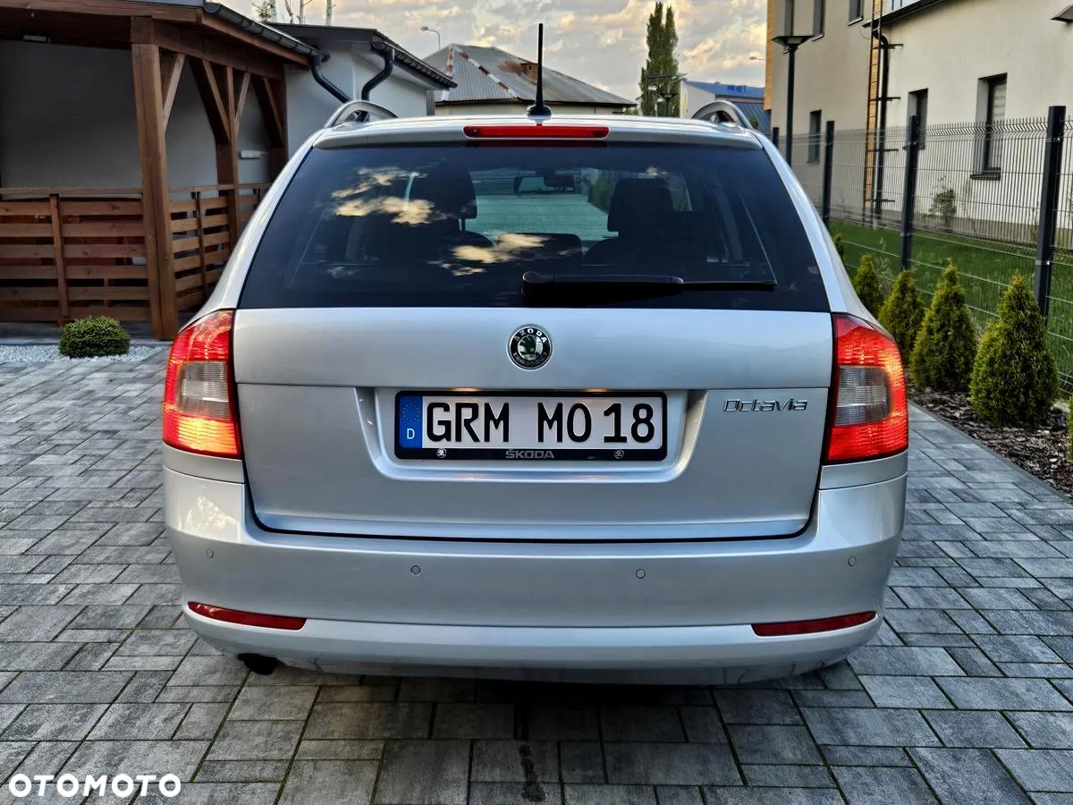 Skoda Octavia Combi 2.0 TDI DPF DSG FAMILY - 11