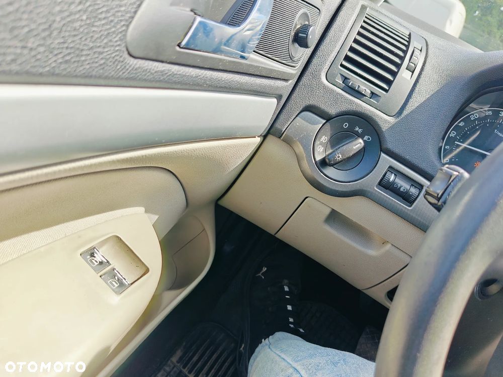 Skoda Octavia 2.0 FSI Elegance Tiptr - 25