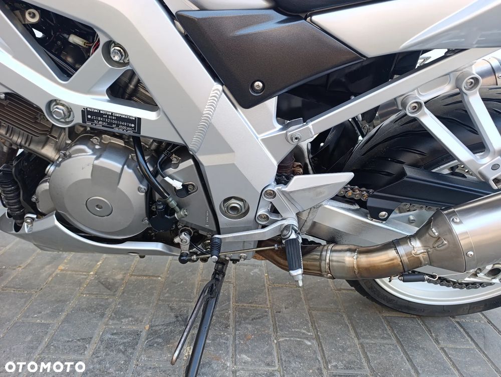 Suzuki SV - 16