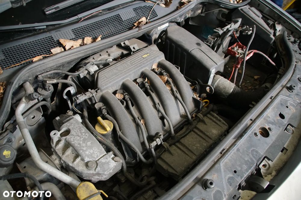 Auto na części - Renault Megane II 1.4 16V 98 KM K4J730 JH3105 TEA19 2003R Silnik Skrzynia Drzwi Maska Klapa Błotnik Zderzak Klapa Klamka Lusterko Klamka Szyba Deska Kokpit Sterownik Moduł Czujnik Licznik Panel Kierownica - 16