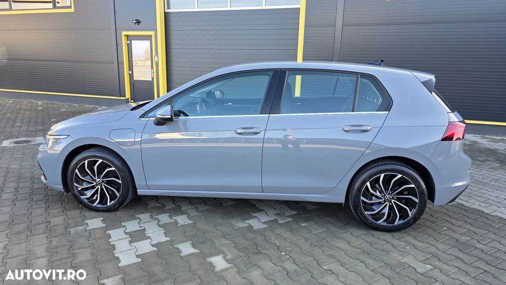 Volkswagen Golf Standard - 32