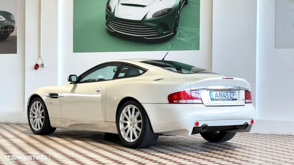 Aston Martin Vanquish S - 3